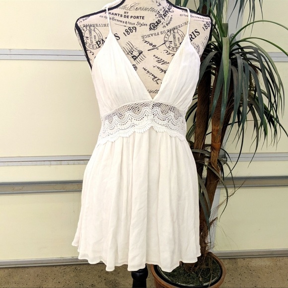 Lulus Dresses & Skirts - Lulus white open back lace dress